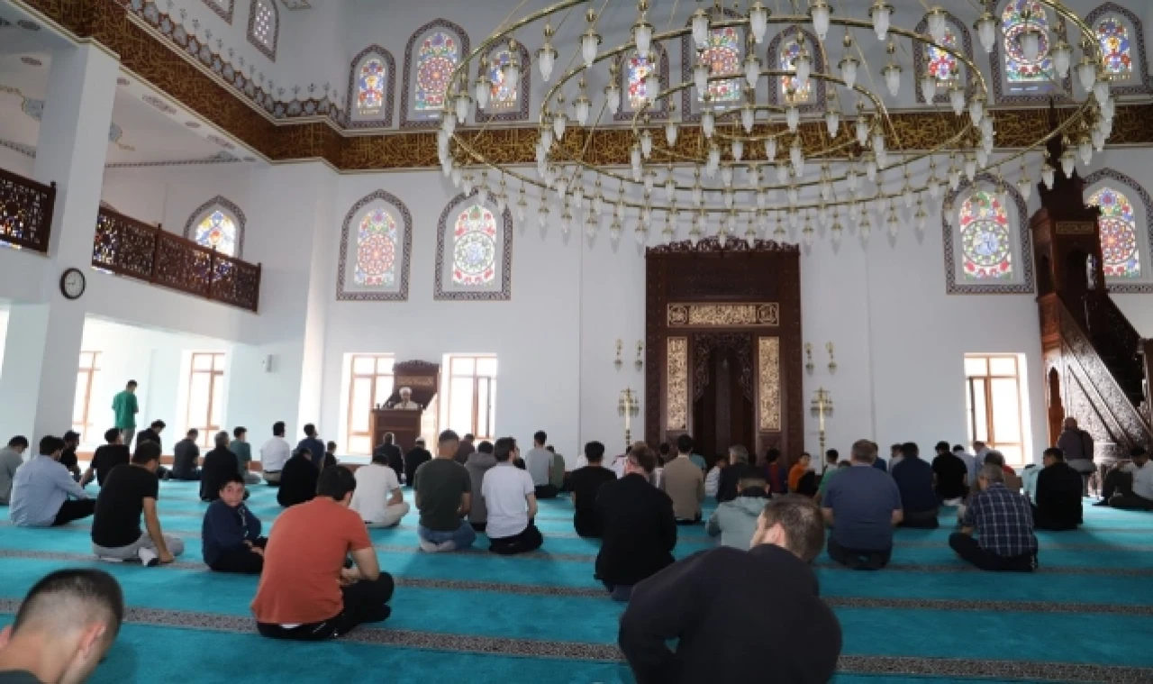 Doç. Dr. Mevlüt Özçelik Akademik Vaaz Verdi
