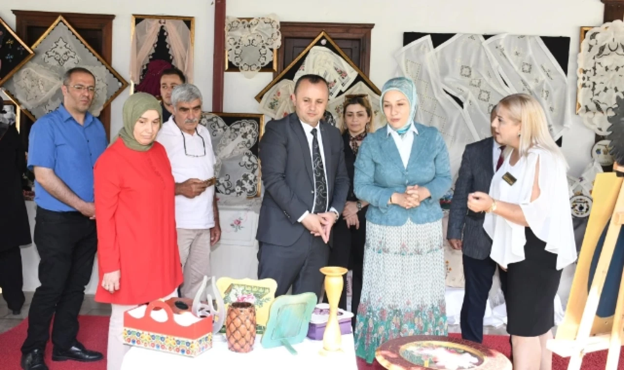 Doruk ve Sevindi Sergi Açılışına Katıldı