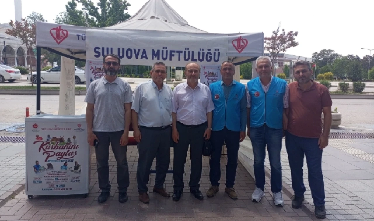 Kaya, Kurban Bağış Stantını Ziyaret Etti