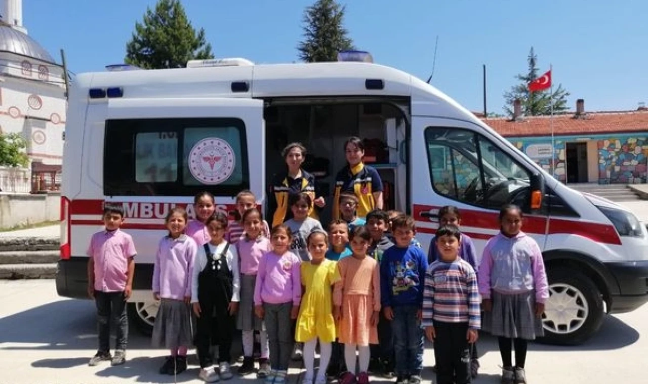 Yaşama Yol ver Farkındalık Etkinlikleri Suluova'da Devam Ediyor