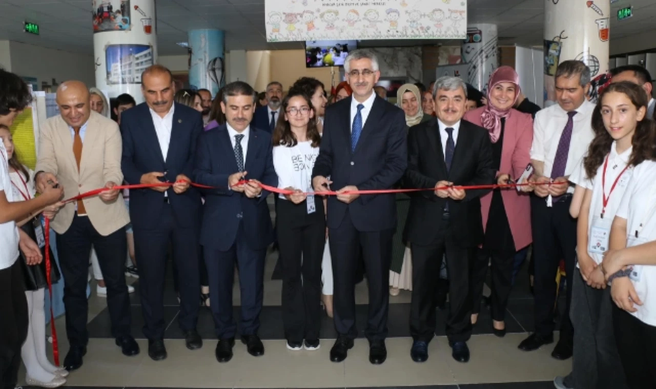 Yılmaz, TÜBİTAK 4006 Bilim Fuarı Açılışını Yaptı