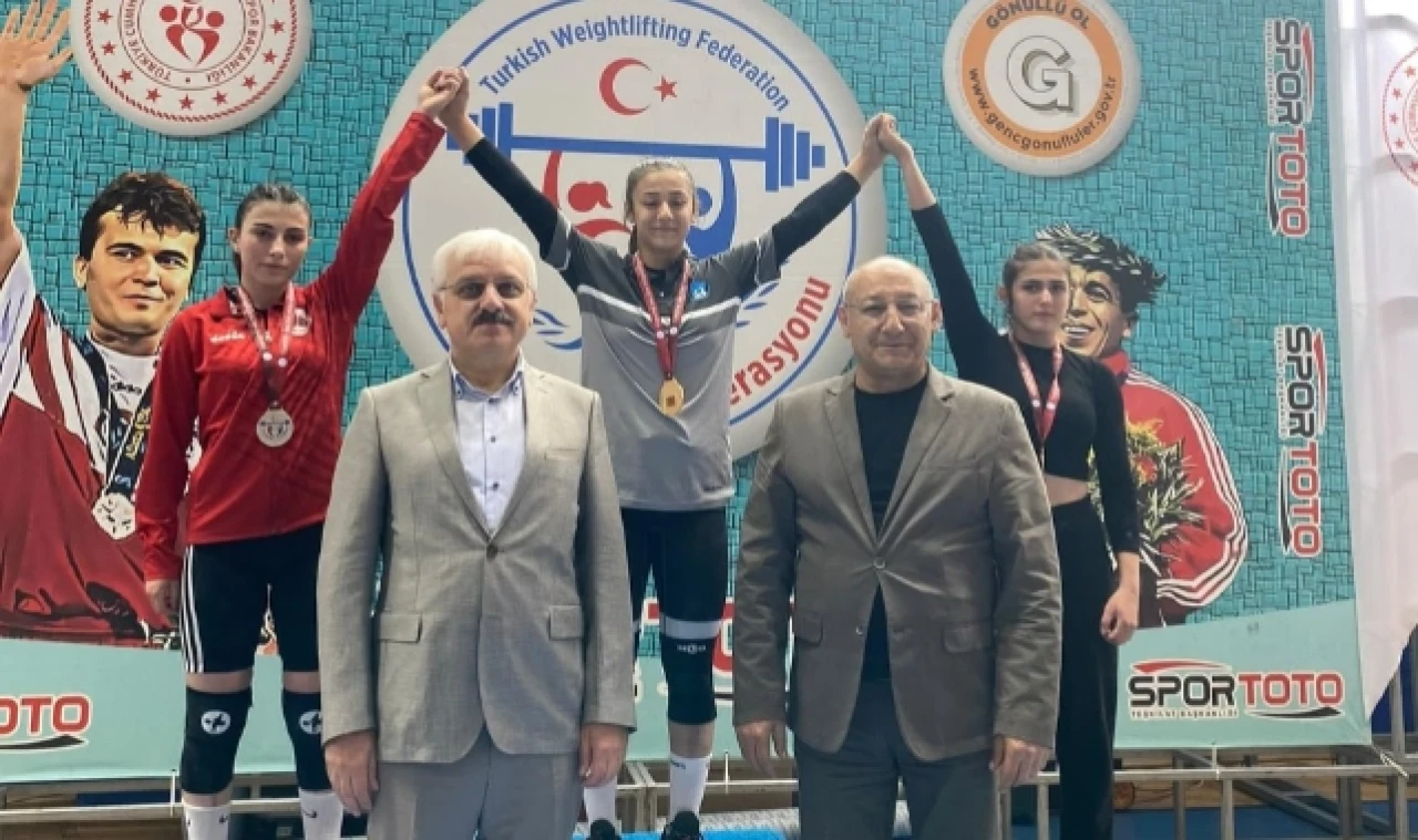 Zehra Nur Aslan’dan Altın Madalya