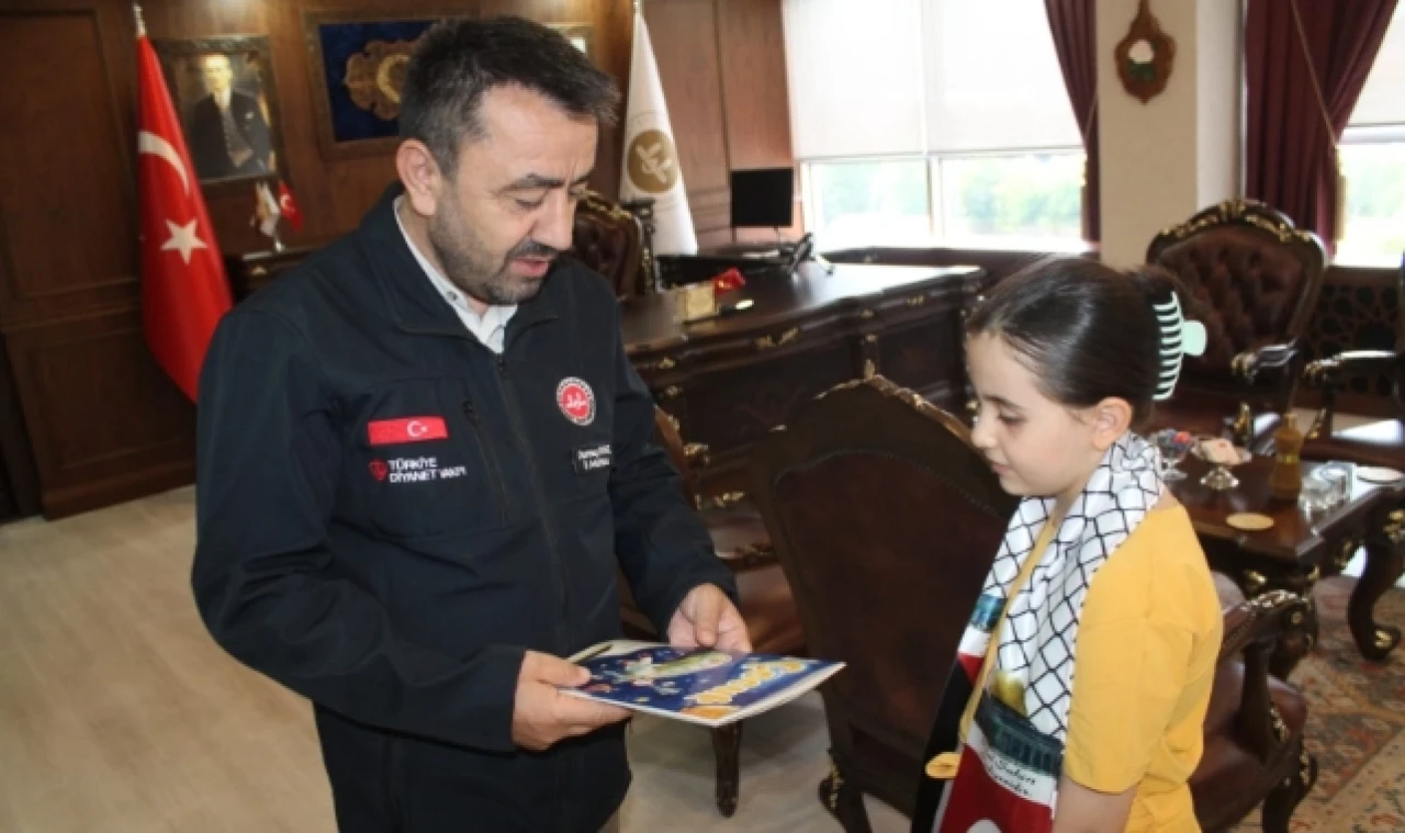 9 yaşındaki Betül, Filistinli çocuklar için harçlıklarını bağışladı
