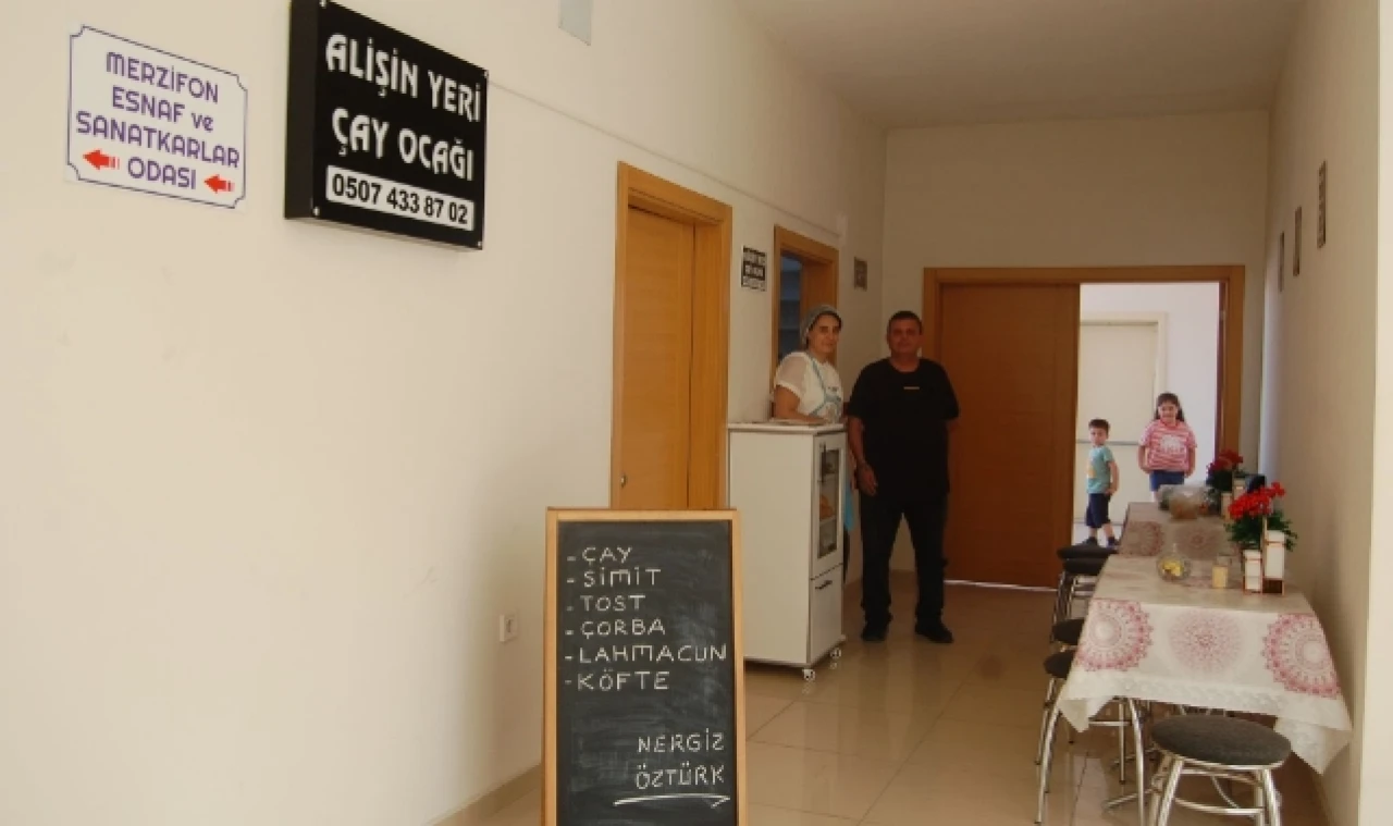 Anne Köftesinin Adresi: Alişin Yeri