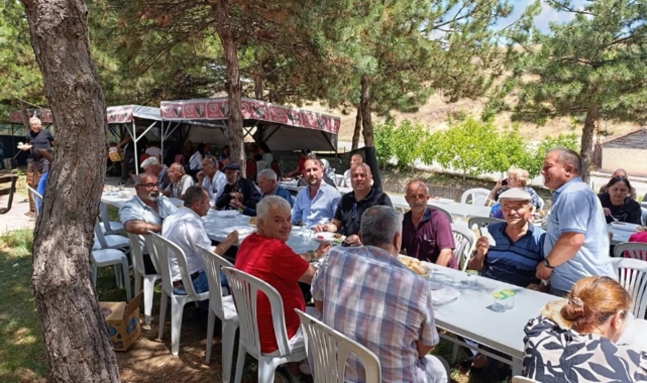 Hacıbalı Sakinleri Kurban Yemeğinde Buluştu