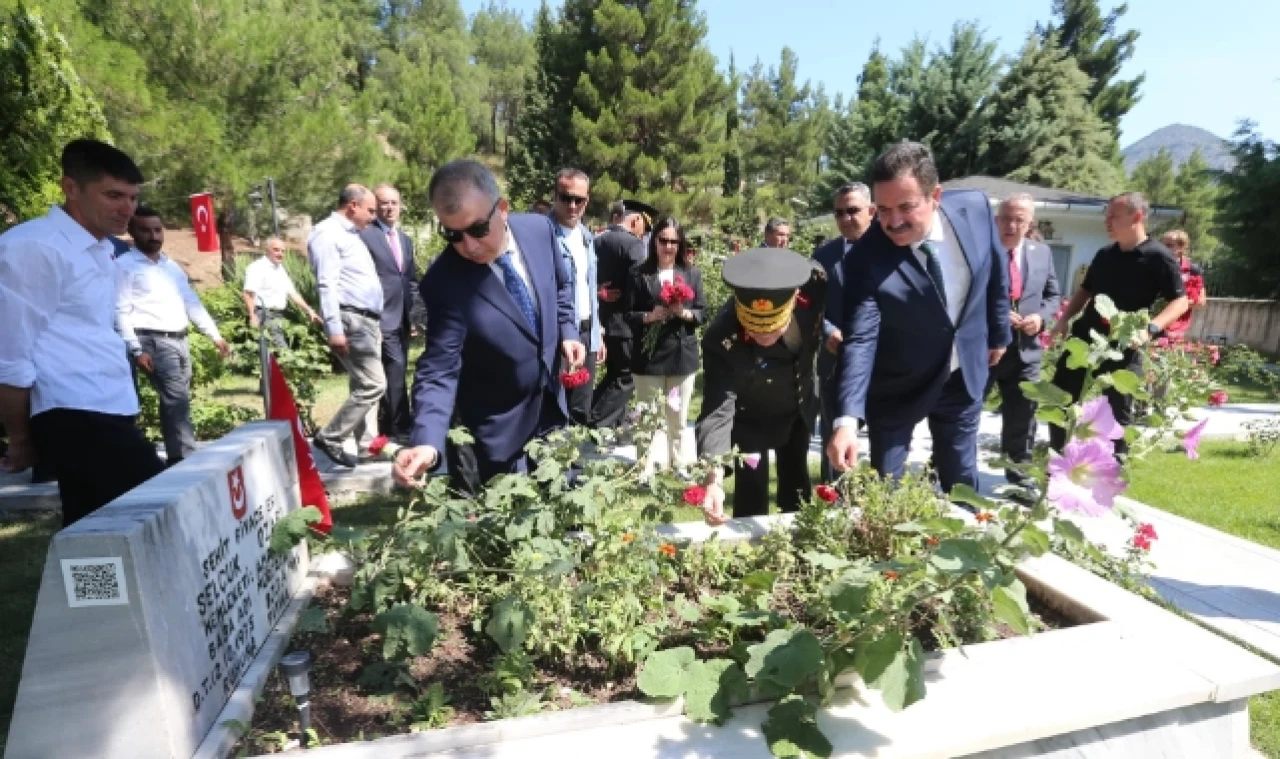İl Protokolü'nden Şehitlik Ziyareti