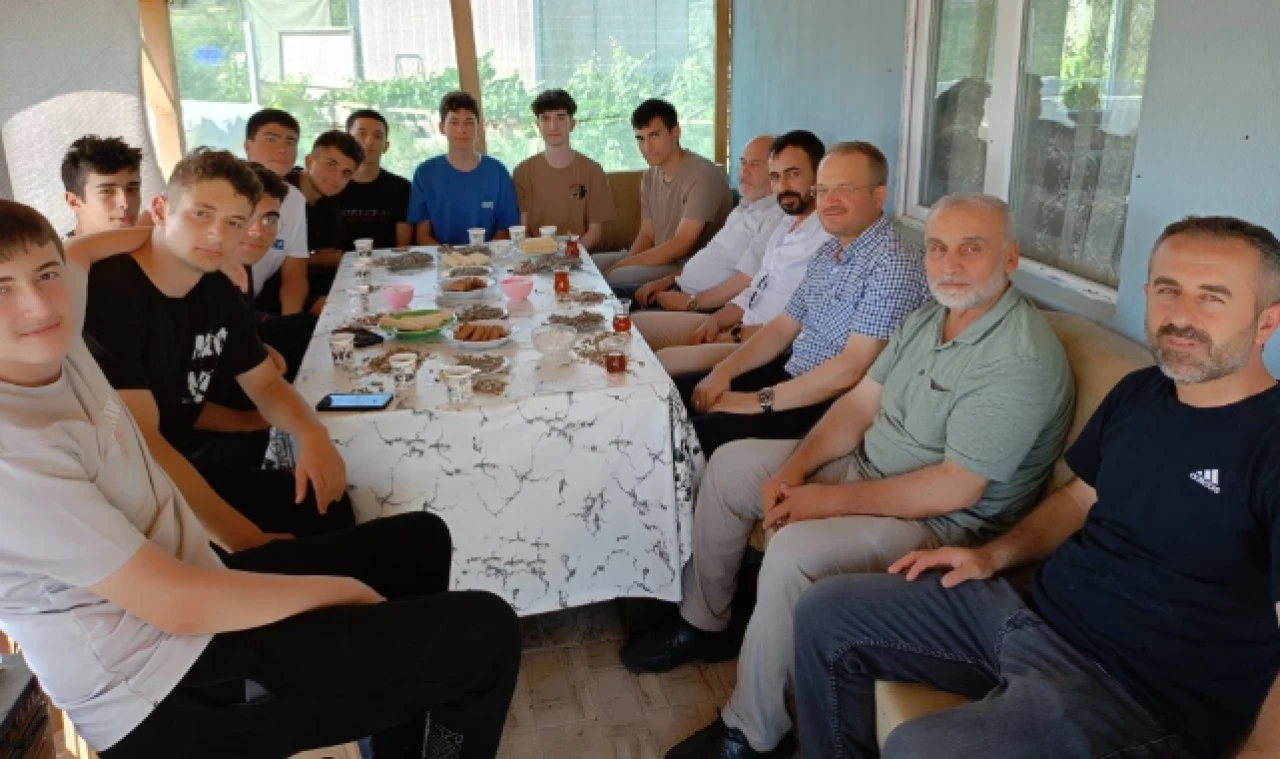 Kaya, Gençlerle Sohbet Etti