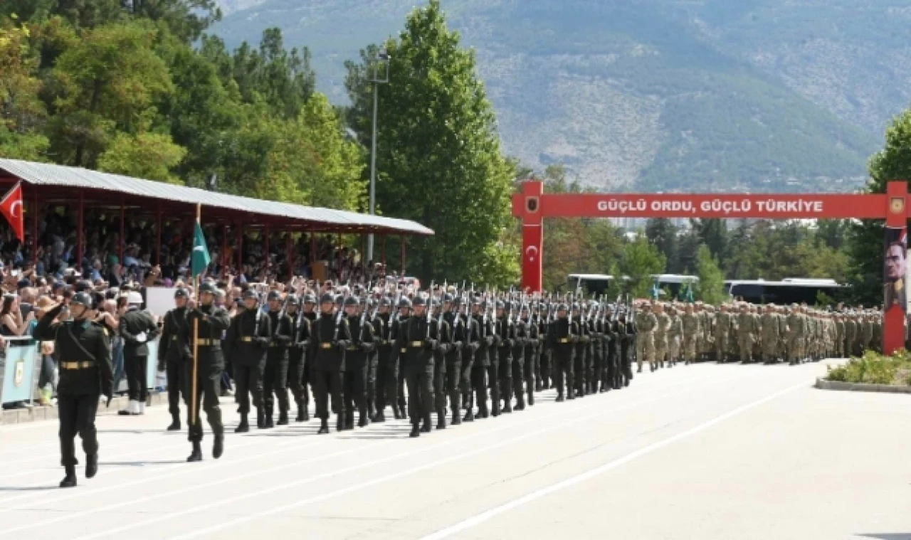Sevindi, Bedelli Askerlerin Yemin Törenine Katıldı
