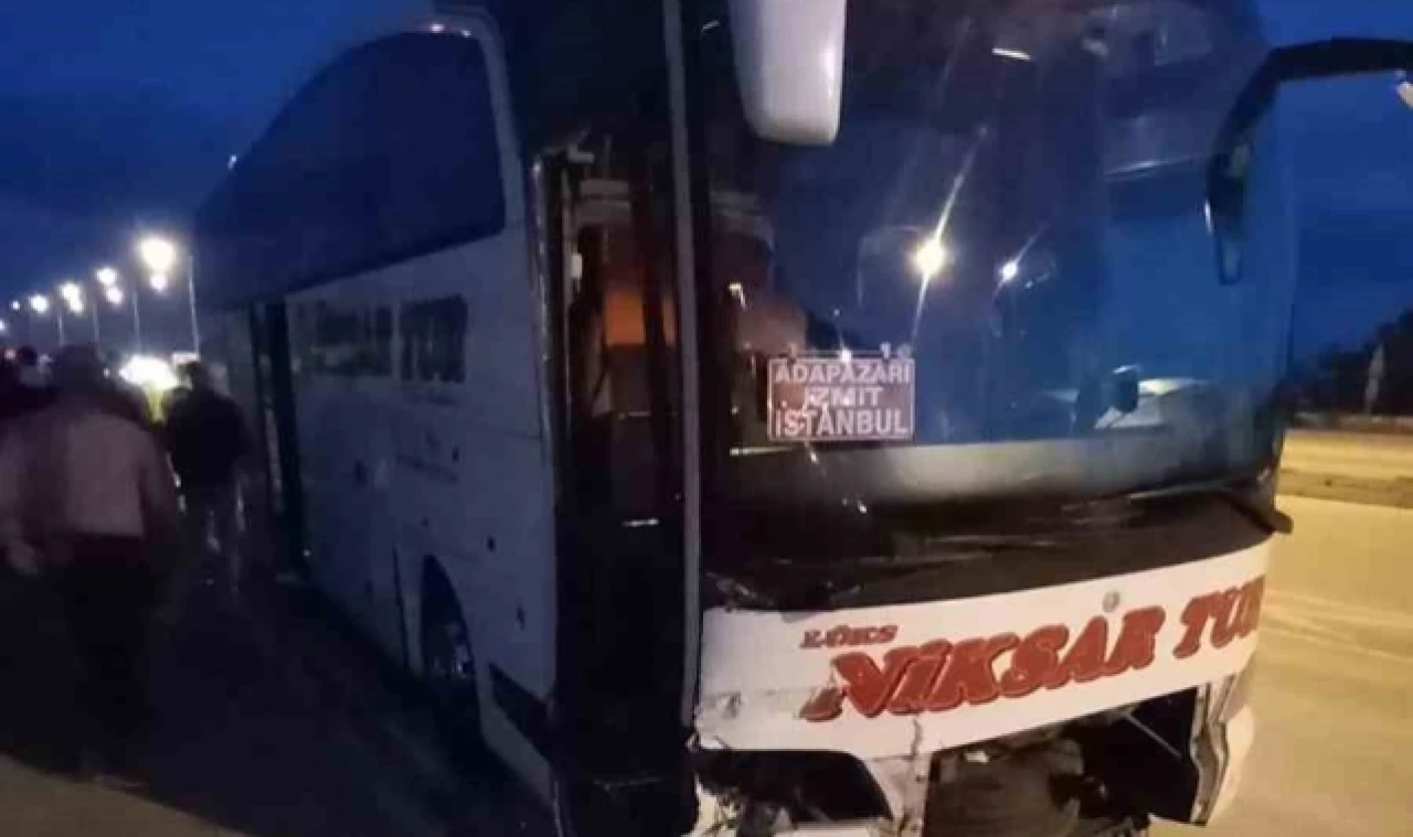Suluova’da yolcu otobüsü ile hafif ticari araç çarpıştı: 3 yaralı