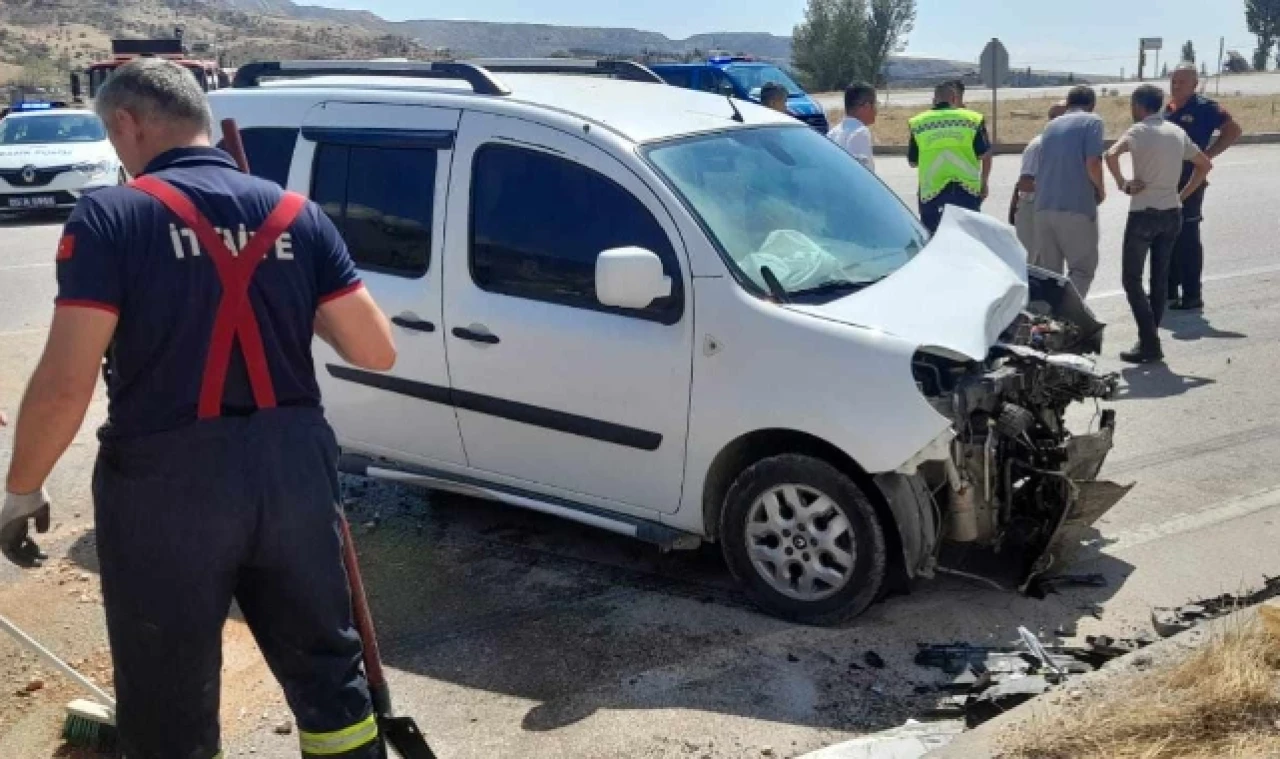 Çeltek Kavşağı'nda kaza: 4 yaralı!