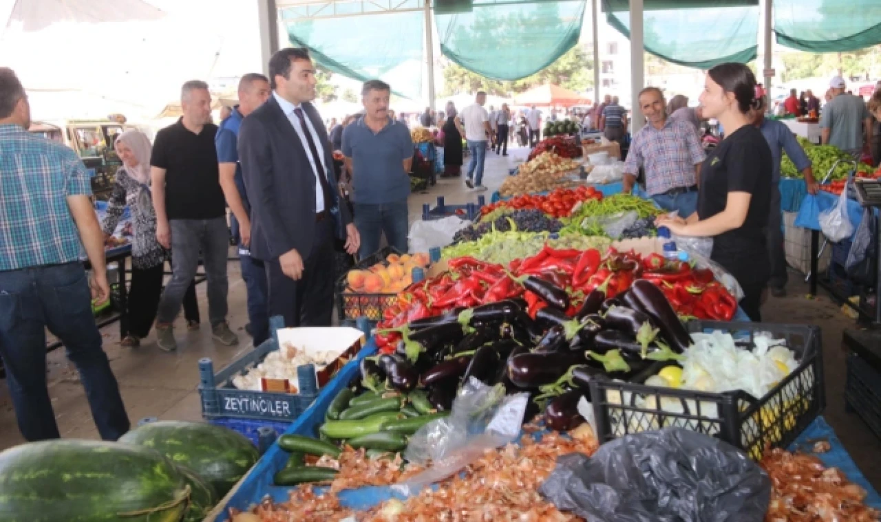 Demirel’den Halk Pazarı Ziyareti