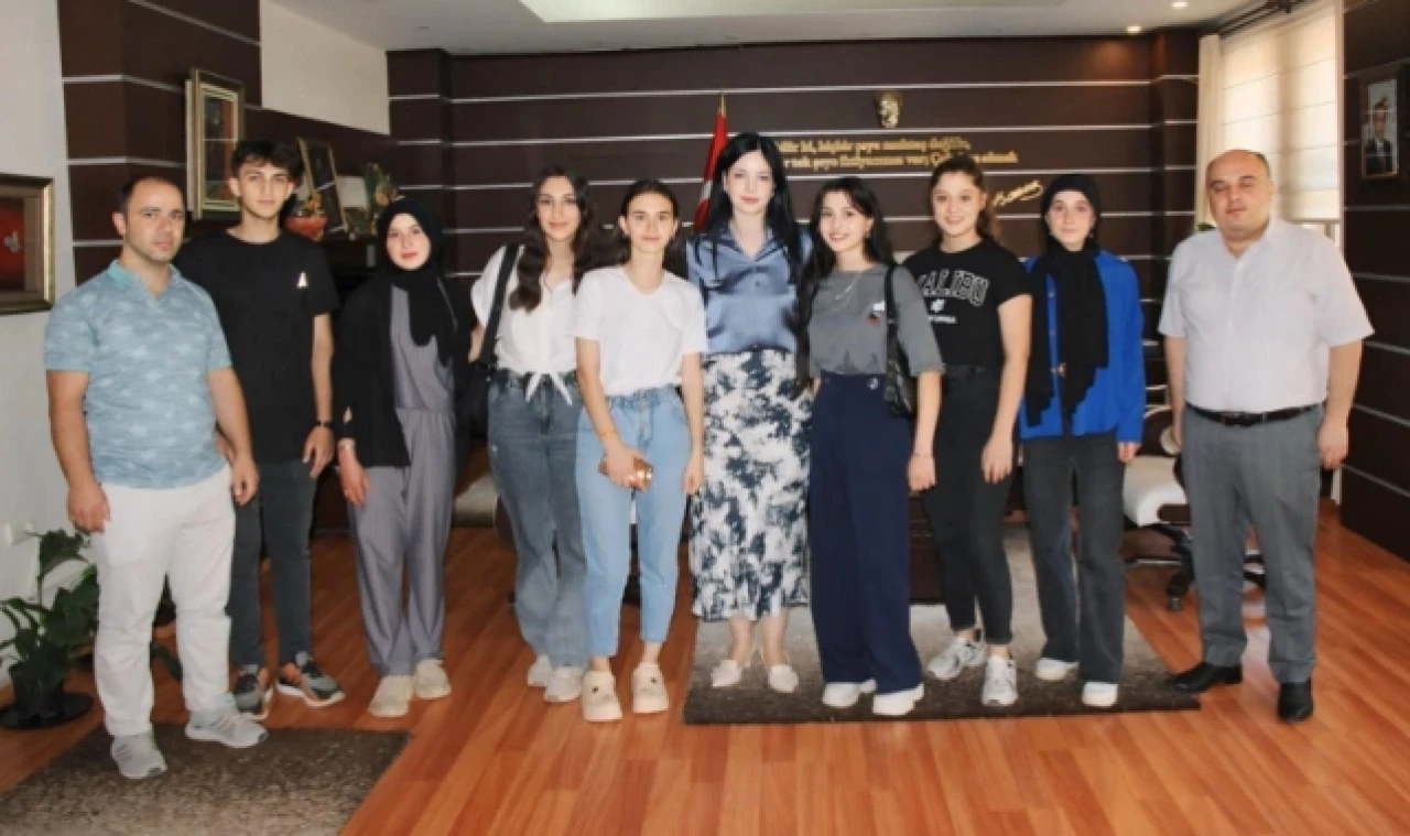Erdoğan, başarılı öğrencileri misafir etti