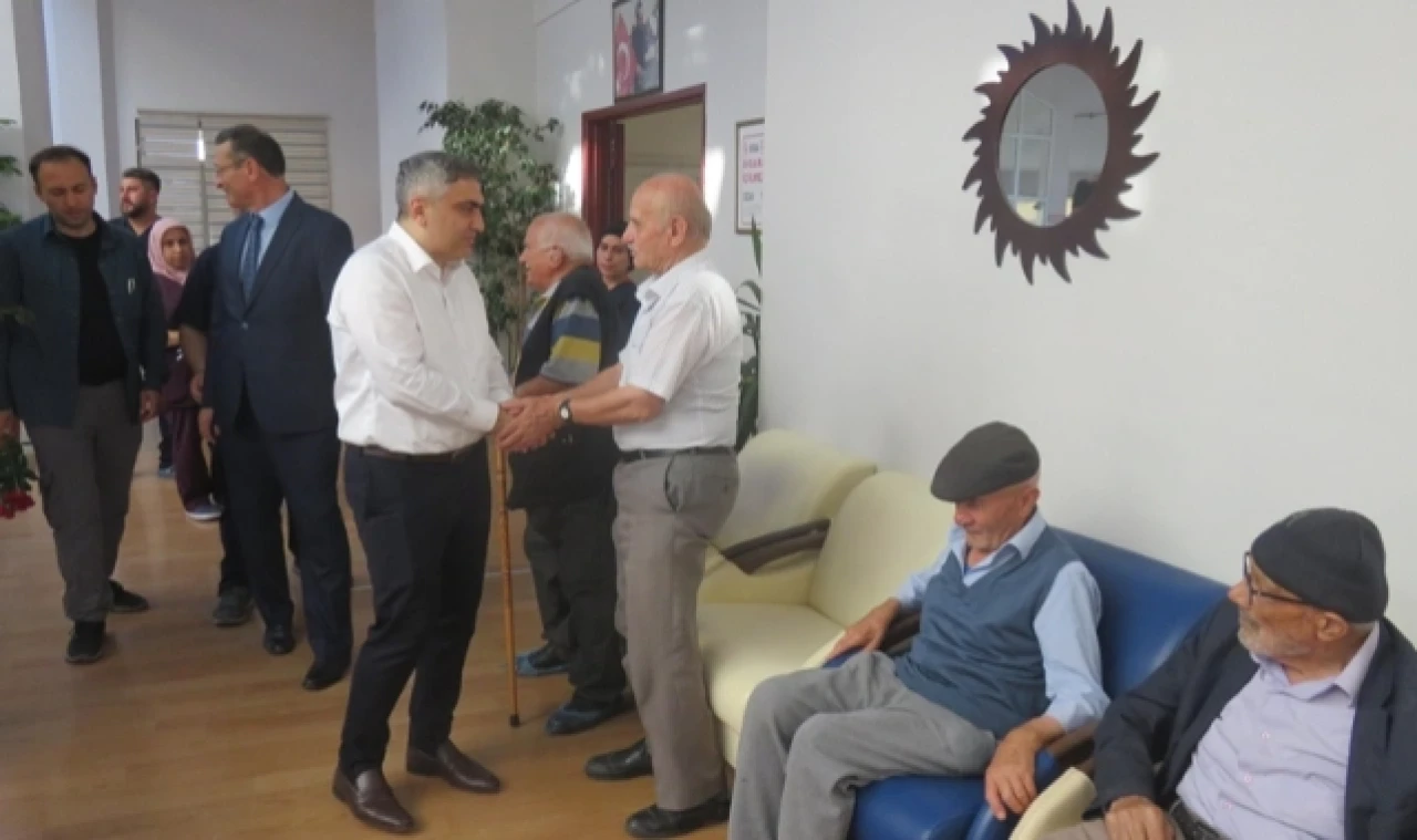 Karaaslan, Huzurevini ziyaret etti