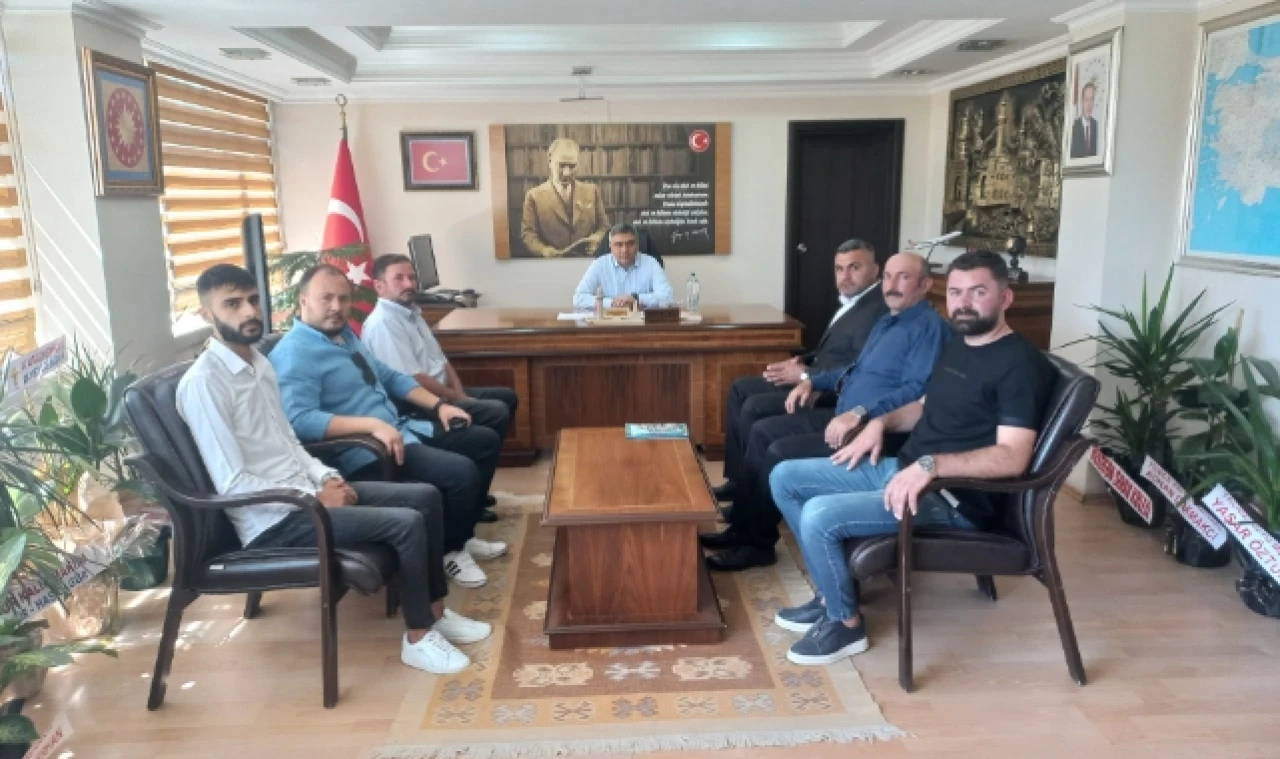 Karaöz ve Yönetimi Kaymakam Karaaslan'ı ziyaret etti