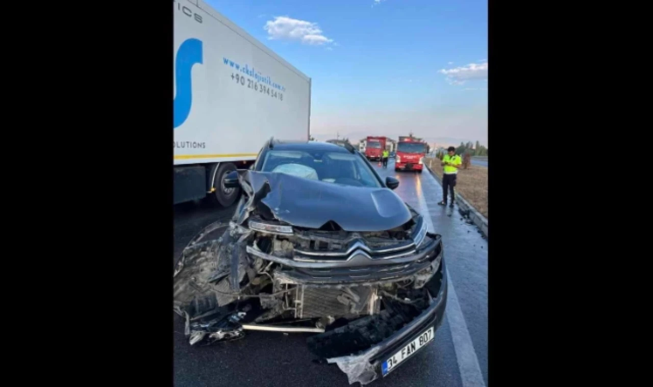 Meray Kavşağı’nda Kaza: 2 Yaralı