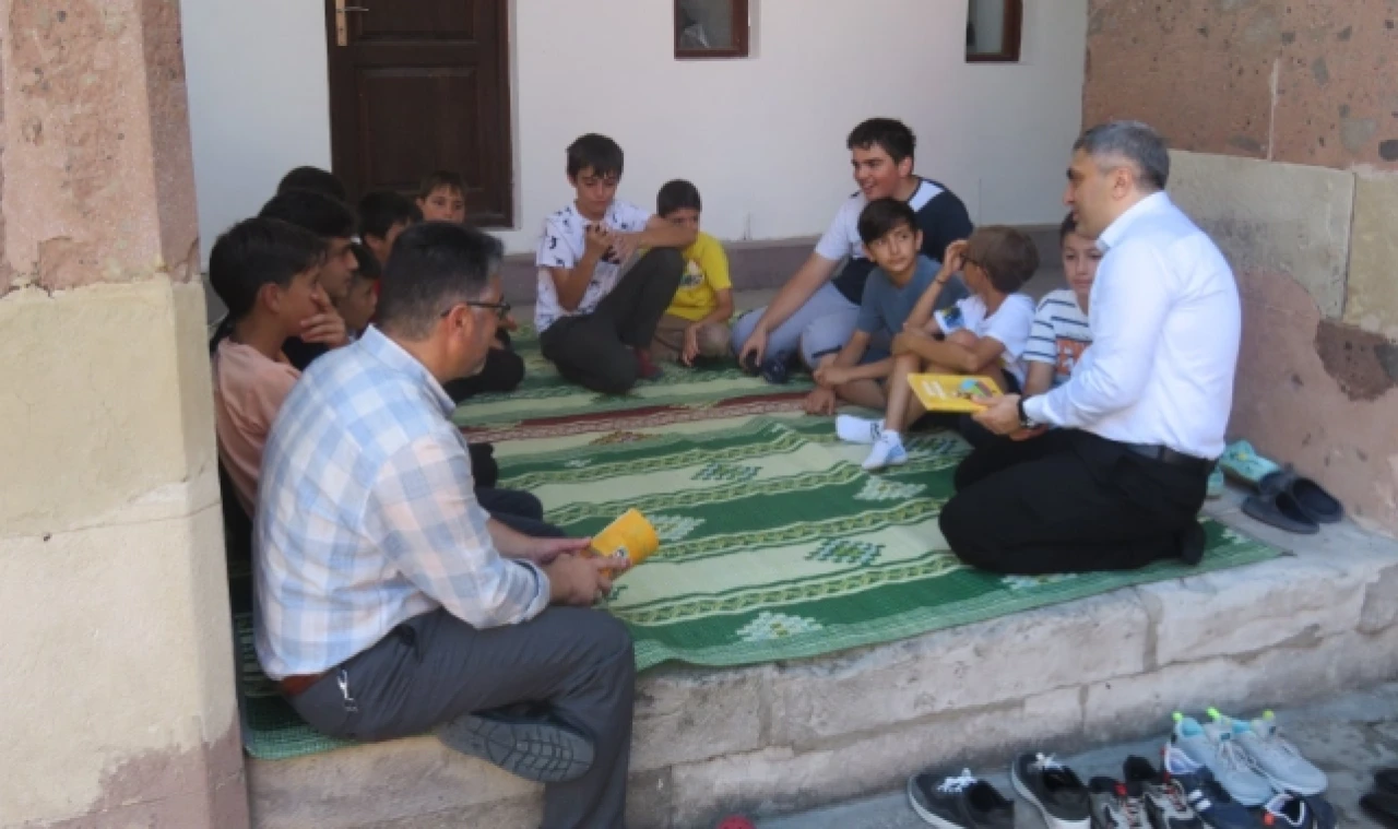 Merzifon'da "İnternetten Uzağım, Camii ve Kitaptır Sığınağım" Projesi