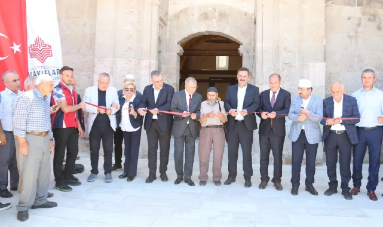 Restorasyonu tamamlanan Burmalı Minare Camii ibadete açıldı