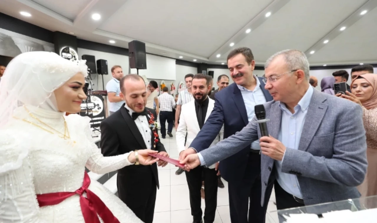 Vali Doruk ve Vekil İpek Nikah Şahidi Oldu