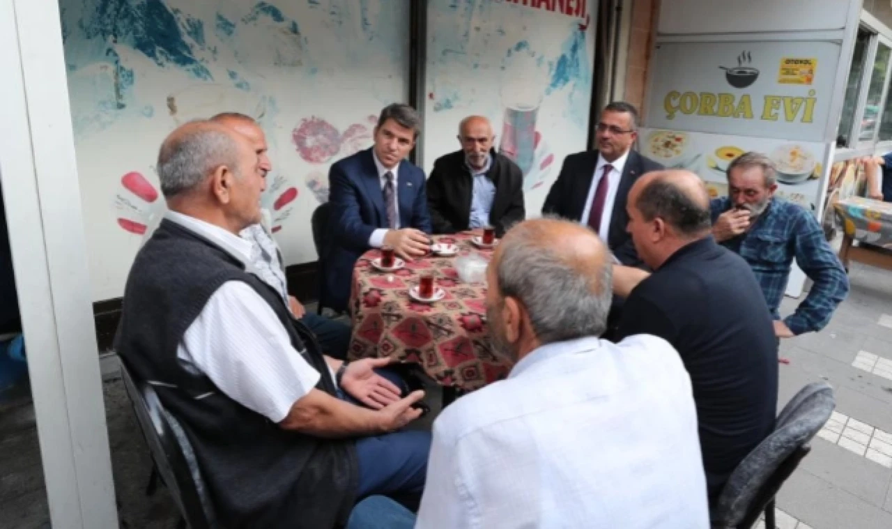İlk mesai gününde şehit ailesi ile esnafı ziyaret etti