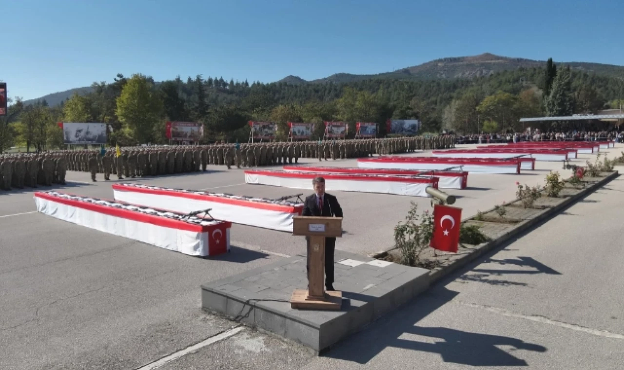Bakan, Bedelli Askerlerin Yemin Törenine Katıldı