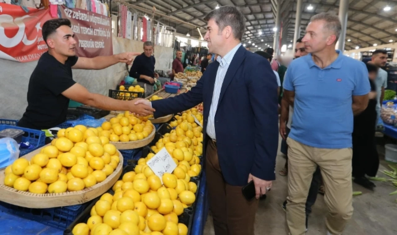 Bakan İstasyon Semt Pazarı'nı ziyaret etti