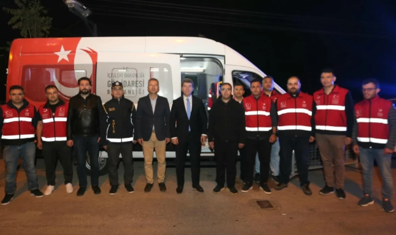 Bakan, Mobil Göç Noktası Aracı'nda İncelemelerde Bulundu