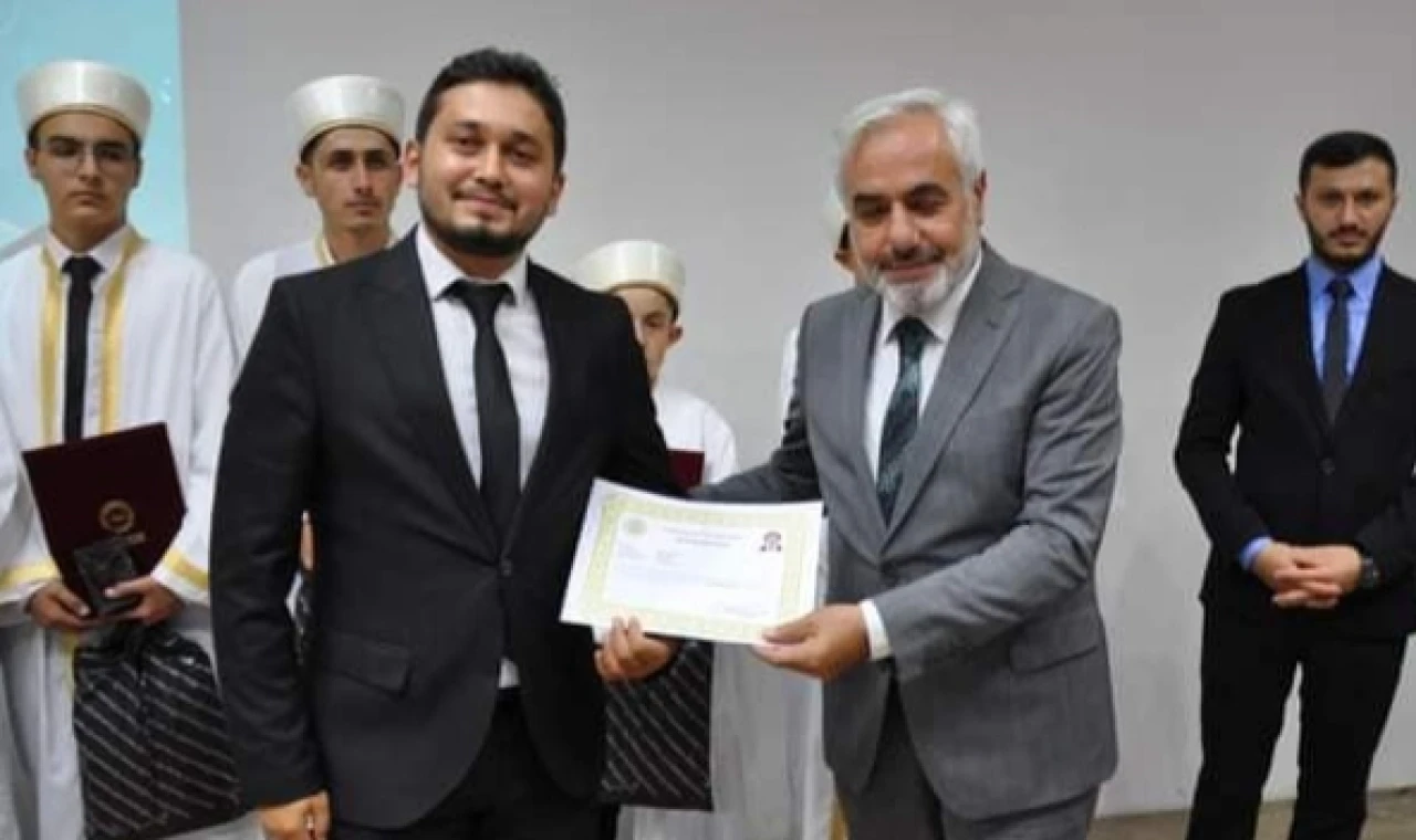 Hatimle Teravih Kıldıran Hafızlara Başarı Belgesi