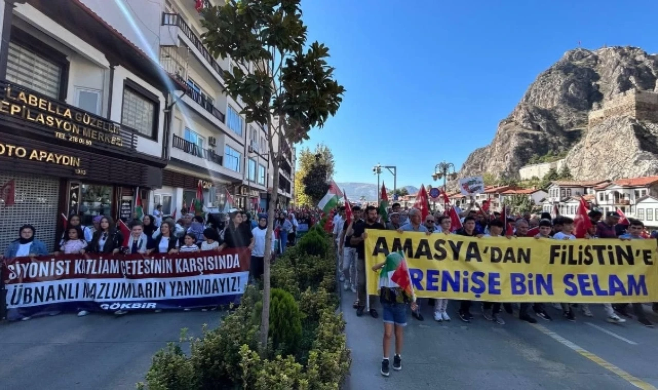 "Soykırıma İsyan Filistin'e Destek" yürüyüşü düzenlendi