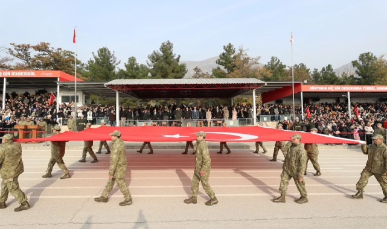 Bakan, Bedelli Askerlerin Yemin Törenine Katıldı