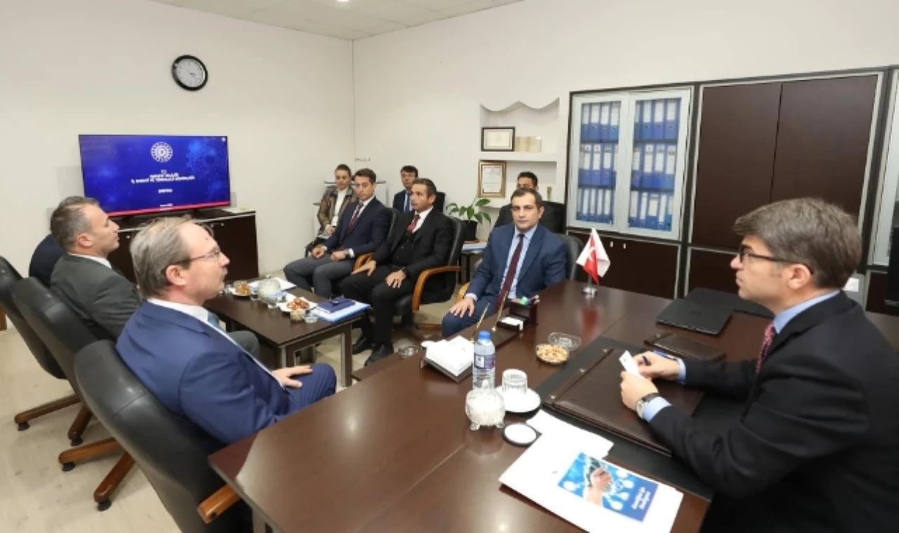 Bakan, Sanayi ve Teknoloji İl Müdürlüğü'nden brifing aldı