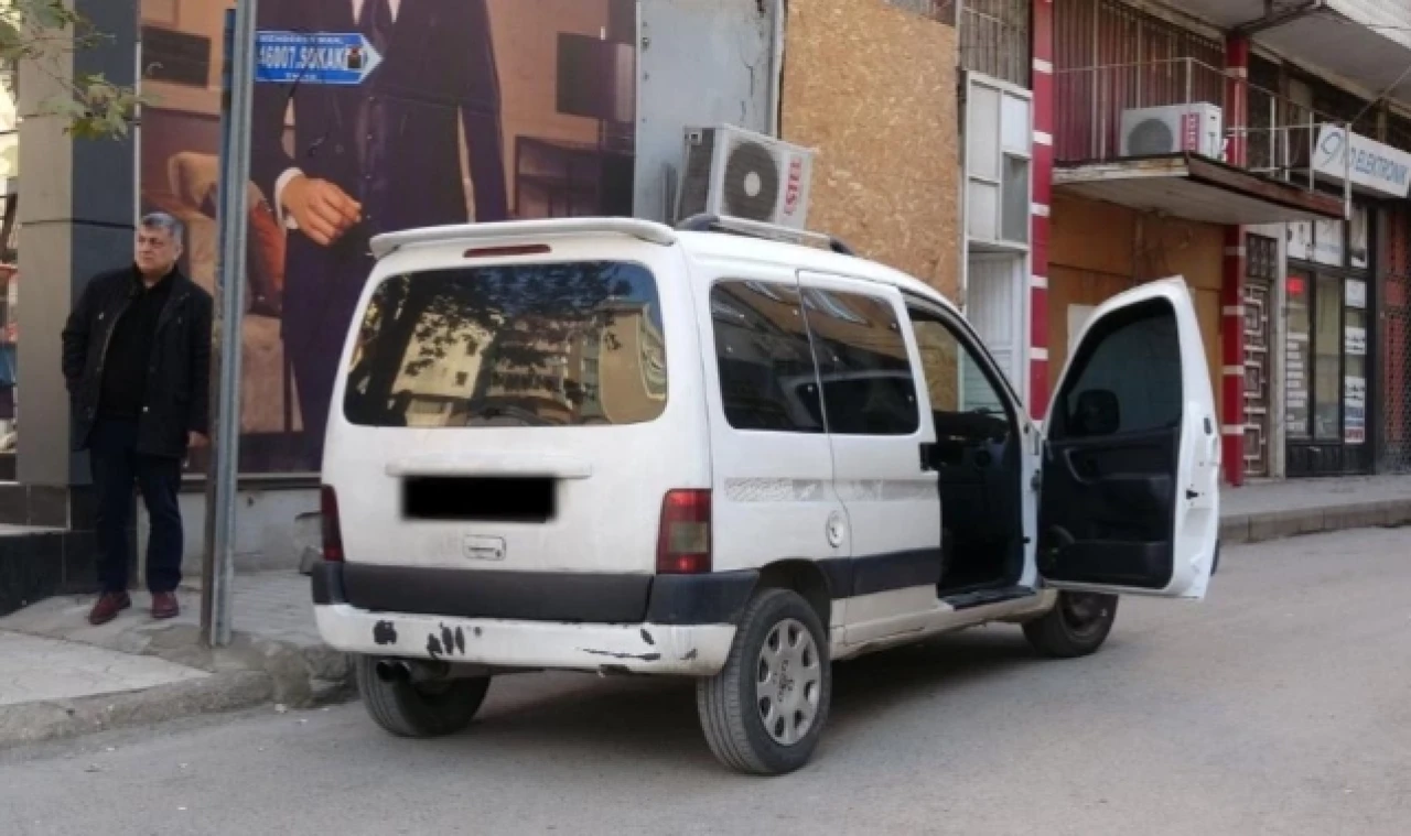 'Dur' ihtarına uymayıp kaçan sürücünün aracından uyuşturucu çıktı