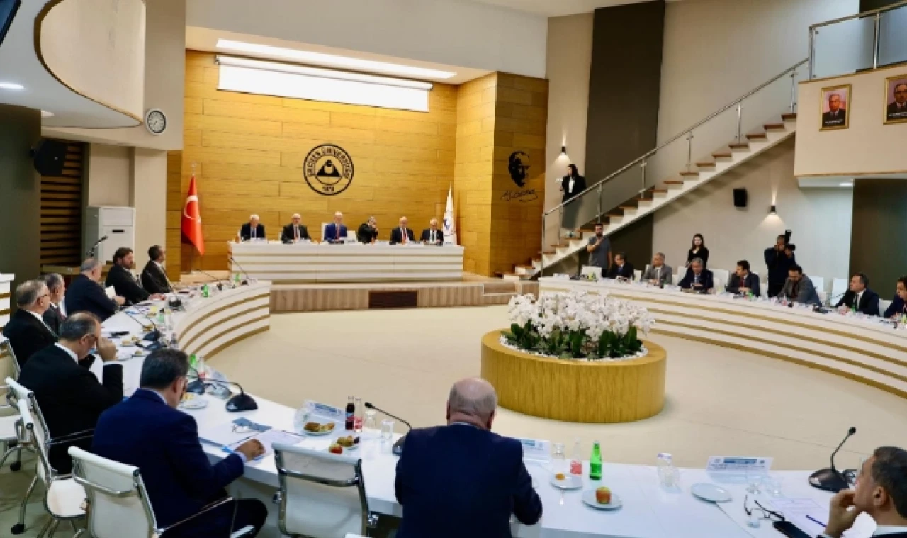Turabi, AÜB Dönem Toplantısı'na katıldı