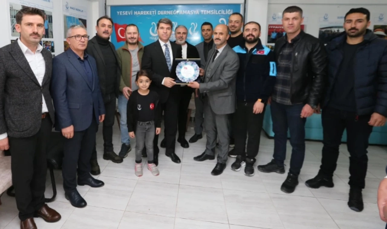 Vali Bakan'dan derneklere ziyaret