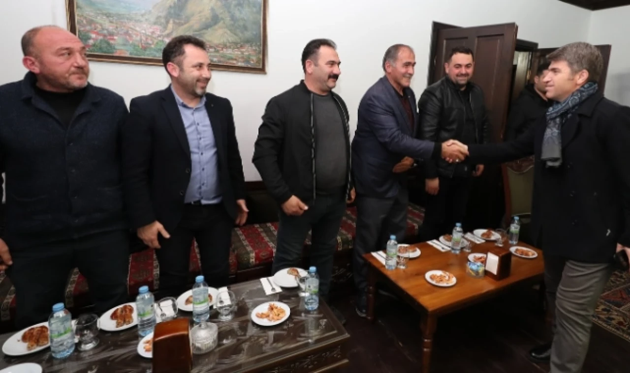 Vali Bakan muhtarlarla bir araya geldi
