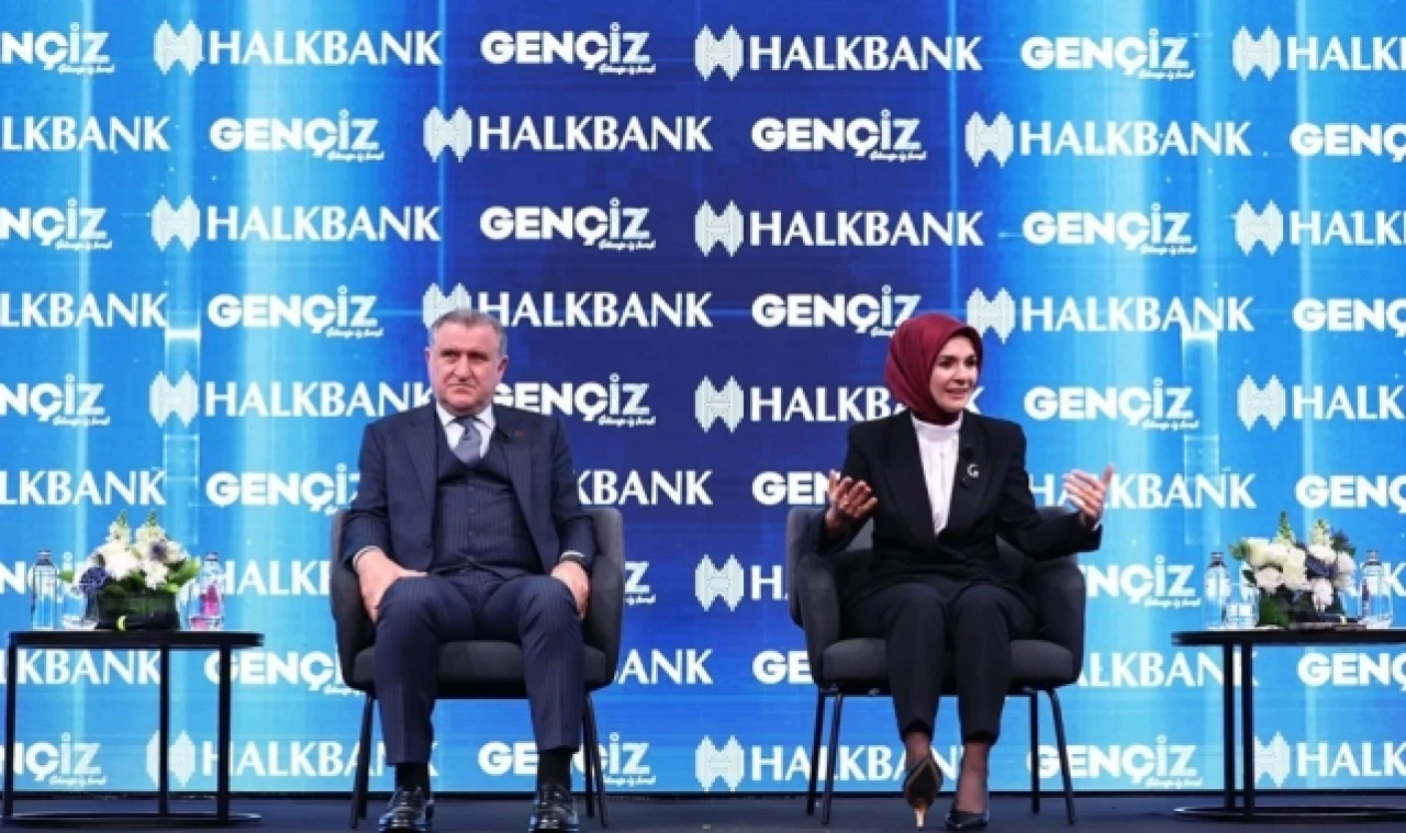 Bakan Göktaş, "Yıllarca okul sonrası kasiyerlik yaptım, Avrupa'nın ilk başörtülü milletvekili oldum"