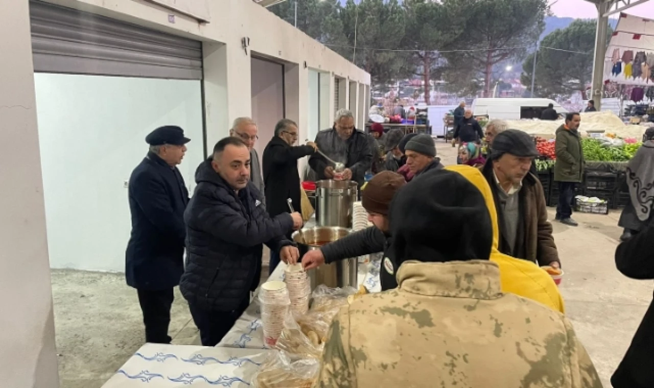 Başkan Özalp'in çorba ikramı devam ediyor