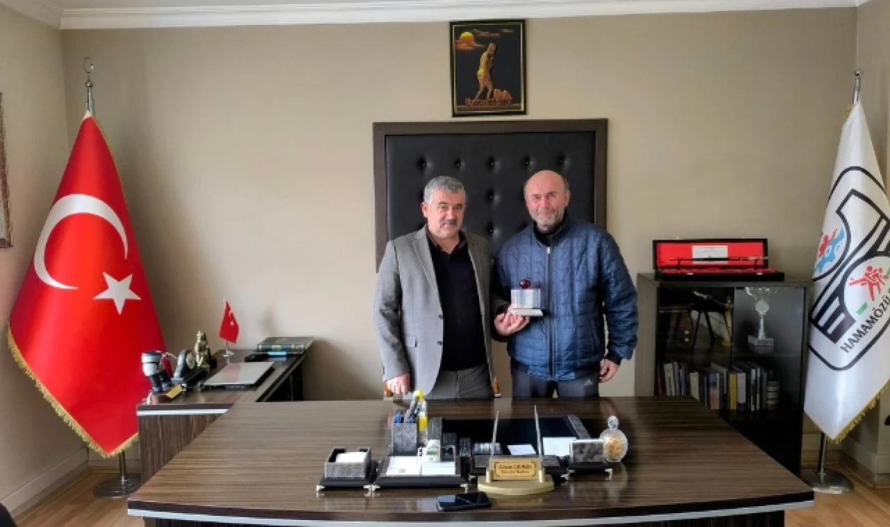 Demir'den emekliye ayrılan personele teşekkür plaketi
