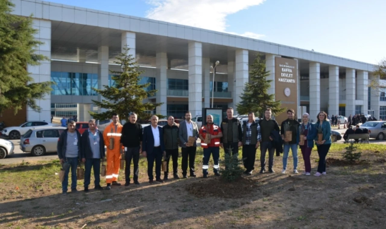 Devlet Hastanesi Bahçesinde Fidanlar Toprakla Buluştu