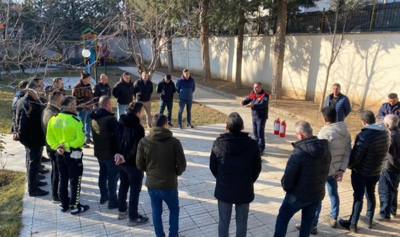 Emniyet personeline uygulamalı eğitim verildi