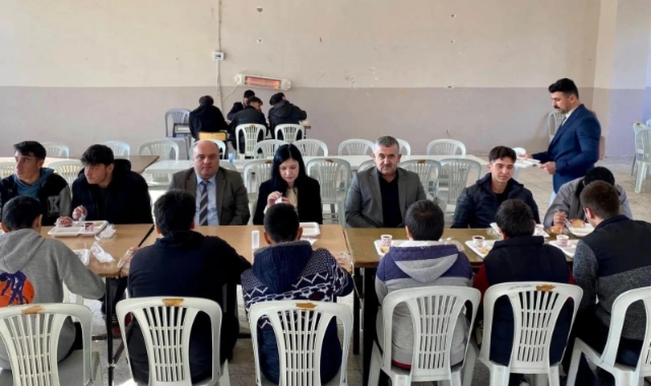 Erdoğan'dan eğitim kurumlarına ziyaret