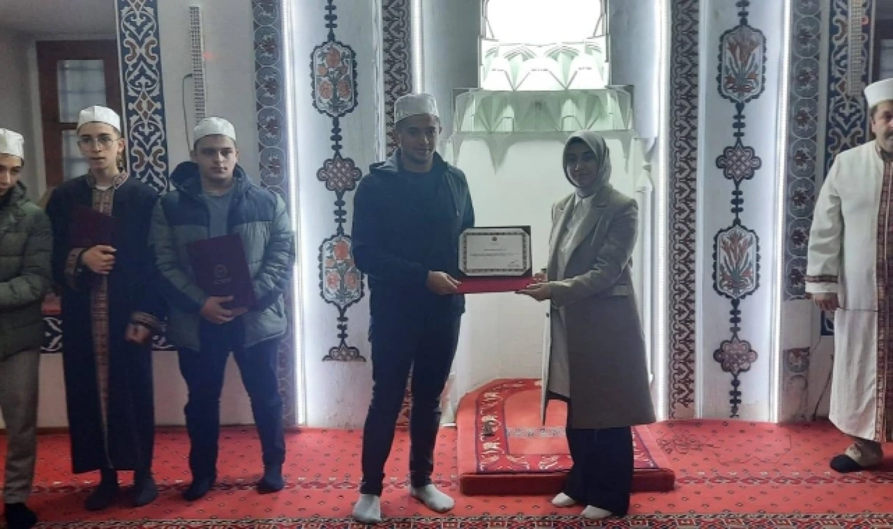 Hafızlar belgelerini Kaymakam Güneş’ten aldı