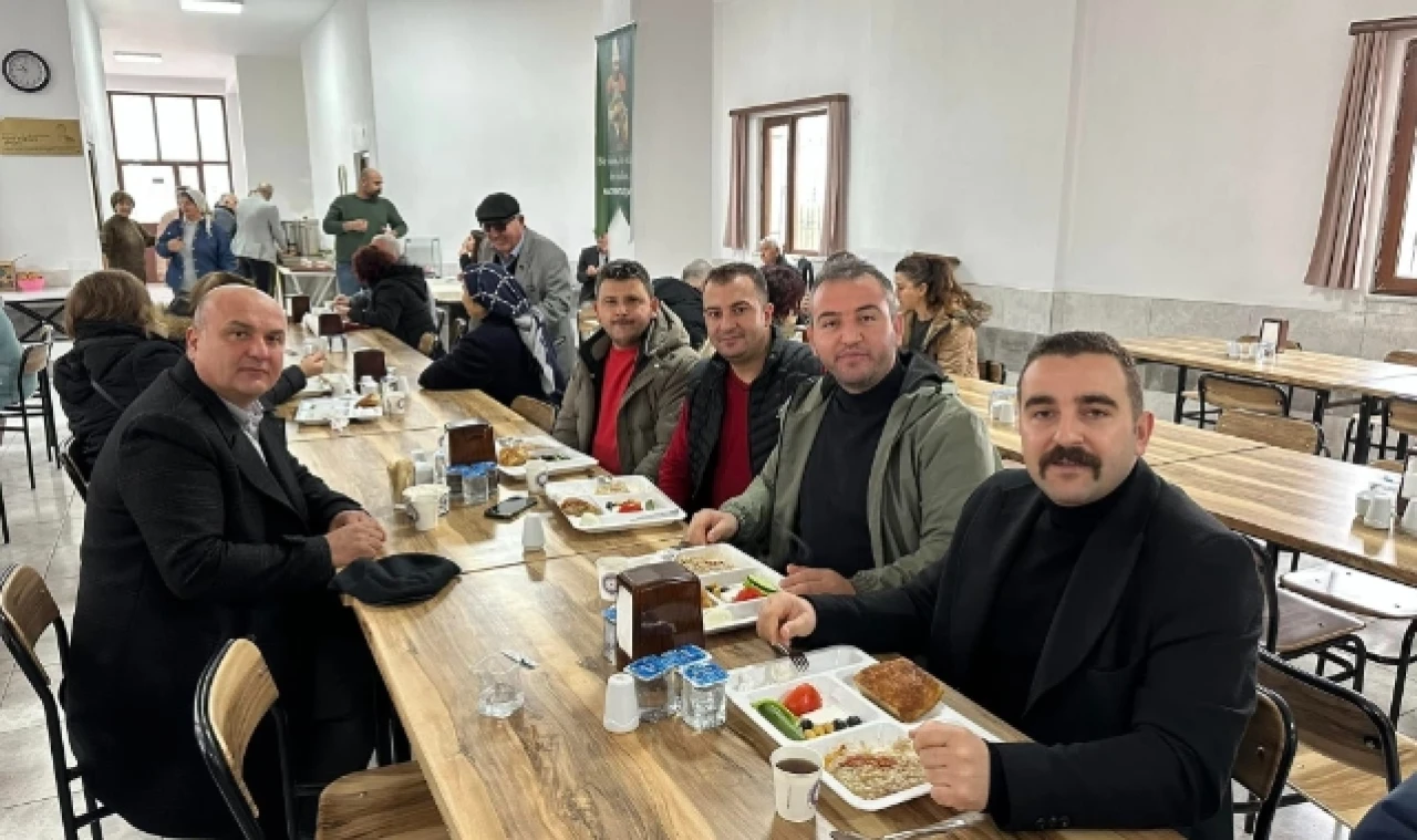 Kahvaltıda fidan takdim edildi
