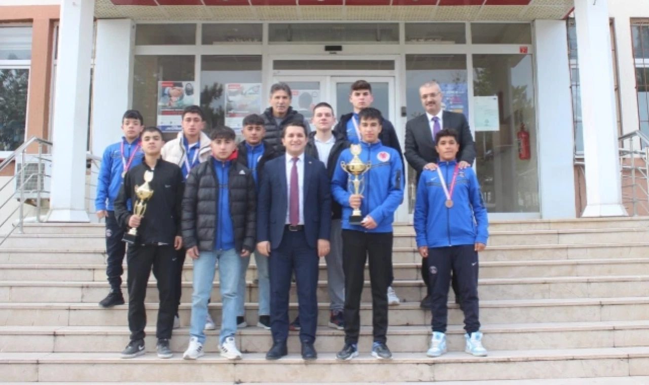 Kartal'dan şampiyonluk pastası