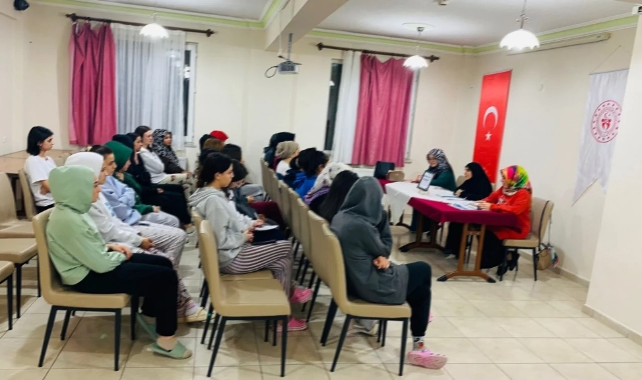 Kız Öğrenci Yurdu'nda Gençlik Buluşması Düzenlendi