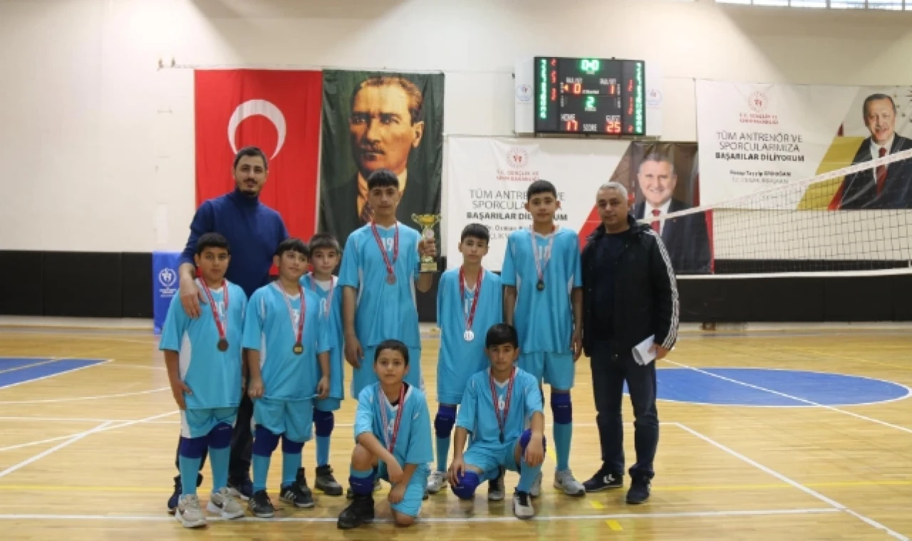Kupa ve madalyalar sahiplerini buldu