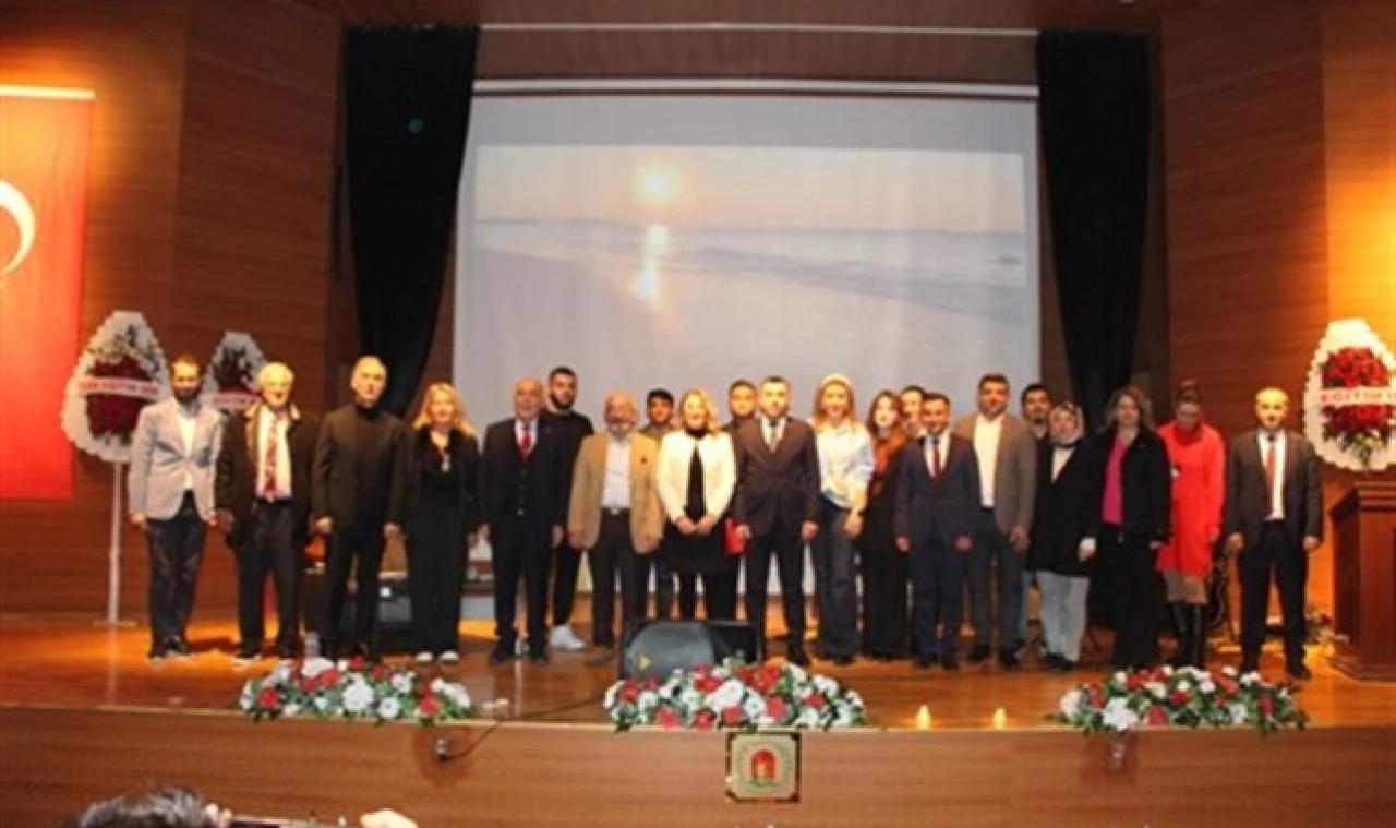 Şiir Dünyası Konferansı Düzenlendi