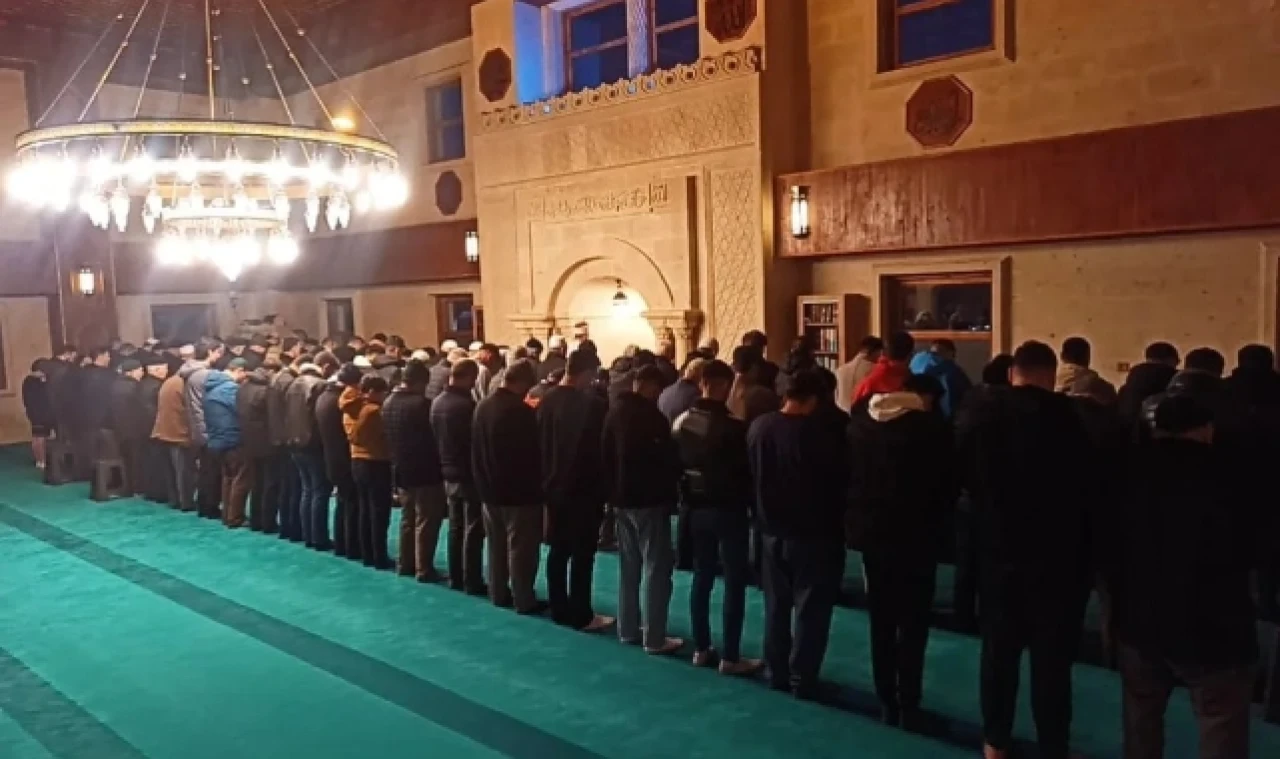 Songül Gülle Camii’nde Sabah Namazı Buluşması