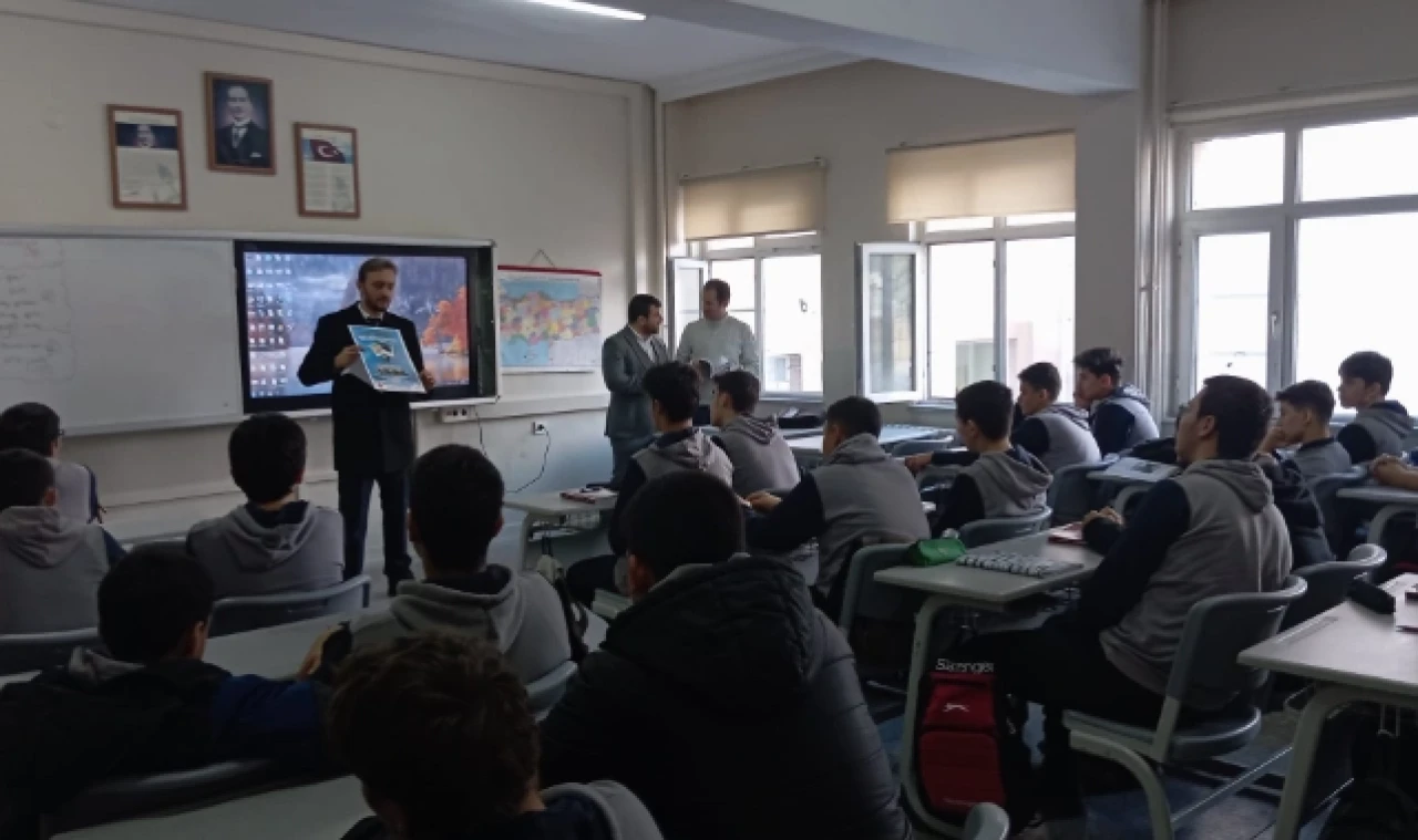 Umre Ödüllü Yarışma Okullara Tanıtıldı