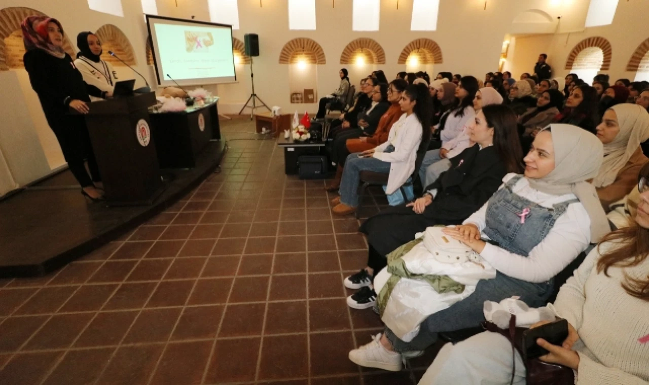 Üniversitede “Kendi Kendine Meme Muayenesi Farkındalığı” Eğitimi