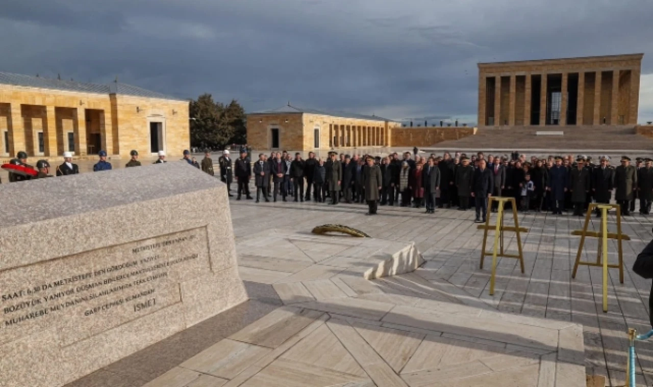 Vekil Karagöz İsmet İnönü'yü kabri başında andı
